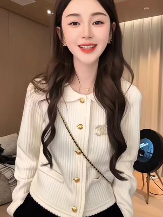#上热门 极简气质高腰裁片压线秋系丝绒花苞裙显瘦半身裙#强烈推荐 #女神穿搭 #春秋穿搭