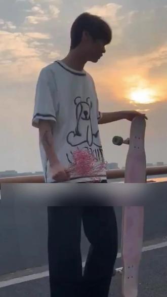 哥哥姐姐大家好,我是浩浩