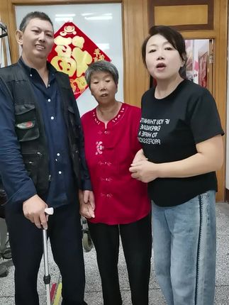 看到妈妈瘦小的身体,心痛的难过,明天又要去医院复查了,希望妈妈身体尽快康复,不要再遭受病痛的折磨了,我拼尽全力的照顾着这个小家,只希望我们都平平安安的!