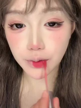 我真的很喜欢这种不粘杯唇釉,便宜颜色还巨好看!#唇釉 #哑光唇釉 #唇釉试色 #唇泥