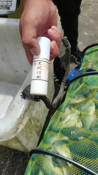 5.10超牙子在男神钓场,收费188块,前期1个小时没口,鱼起浮不下底,一顿飞铅过后,鱼慢慢适应下底了,回鱼80斤,又盘老板100多,好过……#渔获分享 #黑坑盘老板 #黑坑工程鲫 #小德散泡
