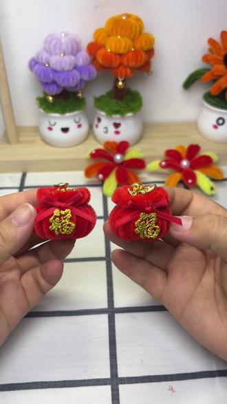 有手就会!红色福袋招福气,挂包包/钥匙/春联超喜庆,快艾特闺蜜一起做~#福袋 #新年福袋 #做手工我是认真的 #手工礼物 #扭扭棒