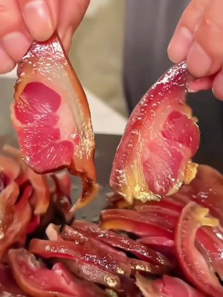 覃五爷 烟熏腊猪拱嘴腌腊柴火传统工艺手工川味#柴火熏烤#烟熏猪拱嘴 #传统手艺 #川味猪拱嘴 #猪拱嘴