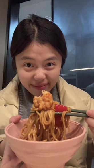 虾仁🍤牛肉🥩拌面🍜超级无敌好吃!!!#美食趣胃计划 #抖音美食创作人 #虾仁牛肉拌面 #美食