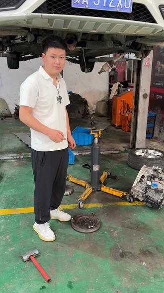 名爵5 七档干式双离合通病 DCT250
启动异响、加速哒哒响
别盲目大修,问题其实很简单
就是飞轮盘导向轴轴承磨损导致
小毛病及时处理,避免越拖越贵
📍贵阳自动变速箱维修 找小刁
专注自动挡变速箱专修
专治顿挫、异响、打滑、漏油
精准检测,对症维修,靠谱不踩坑
贵阳车友变速箱问题,随时私信咨询#贵阳变速箱维修 #名爵变速箱故障 #干式双离合维修 #贵阳修车 #贵阳自动变速箱专修