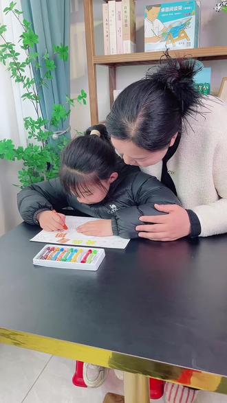 孩子开学头一天,学校就要求做#手抄报 多亏我提前给她安排了这个#手抄报模版 不用排版,不用描边,一写一画,几分钟就完成啦##学习用品 #开学必备