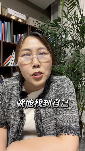 孙颖莎赛后发言彰显大格局 你站在几楼看风景,你就看到多大的世界。
今天开始做三件事:
眼光放远——做5年后会感谢自己的事。
胸怀放大——不跟烂人烂事纠缠。
自己放低——承认无知,终身学习。#视频日记 #格局打开 #提升自己