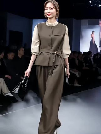 今年流行套装裤女2025早春新款复古时髦收腰马甲衬衫阔腿裤三件套