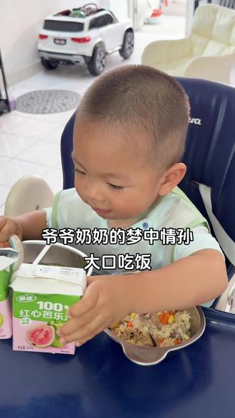 主打一个好养活,吃什么都香,吃饭从没追着喂 从不用哄着吃 大口吃饭大口喝汤#宝宝自主进食 #干饭宝宝上线 #吃货一枚鉴定完毕 #人类幼崽成长记 #真实生活分享计划
