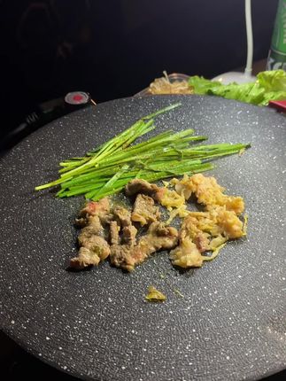 自从家里买了这个电烤盘,全家人都说好用,不粘锅,无烟又少油,烤肉吃着也放心。平时一家人一起在家吃个烤肉,真的太爽了#烤盘 #烤肉 #居家烤肉 #好物推荐🔥 #烤盘推荐