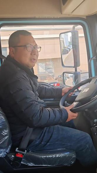 陕汽M3000E新能源牵引车,对于路程合适,工况有要求的运输公司,是非常合适的 @陕汽重卡 #节油节气节电品牌 #强变革调结构誓夺开门红 #新能源电车