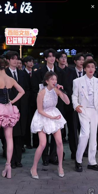 小龙女的转身舞蹈Day by day!!!龙妹现在变化好大哟,变得越来越优秀了!#龙浩天妹妹 #小龙女 @龙浩天妹妹🐰 #daybyday #热门