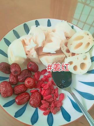 宝宝已经11个月了,母乳还一直足足的,每次只要感觉奶水少了,不够吃了,我就赶紧冲两勺姜红,喝一碗下肚,全身暖暖的,两个房子奶线全通,奶水热热的全流出来,破纪录啦,奶多又浓,宝宝吃不完##母乳再也不是奢望 #母乳不足 #下奶汤#追奶成功宝宝吃不完