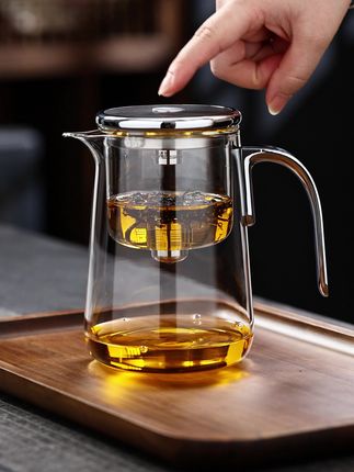 #创作灵感 办公室的超强泡茶神器,#茶具好物推荐 轻轻一按,#飘逸杯 茶水分离,#聪明杯 喝茶就是这么简单。#茶水分离杯