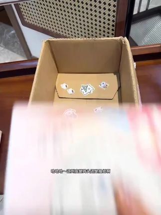 我的天!我这买的到底是砖头还是抽纸啊!也太瓷实了吧!纸张柔软厚实有韧性,湿了水也不易破能当湿巾用!趁这价到手6大包真的可以薅!#抽纸 #开学季 #大包抽纸#超便宜超划算#生活用纸