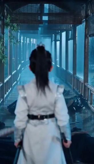 让小家伙也牛一把,武打动作很现代啊#AI雨中武侠风 #抖音ai创作 #明月天涯 #武侠风 #古风