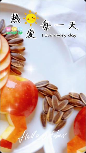 马年水果拼盘来了!苹果小马:以苹果作为小马的躯干,瓜子细致勾勒出马鬃和马蹄,造型俏皮灵动,带着满满的元气感。
草莓小马:红润的草莓组成小马娇憨的身体,开心果点缀出马的眼睛和尾巴,甜美又可爱。
香蕉小马:用香蕉切片组合成小马流畅的身形,巧克力酱细细描绘出马的纹路,温柔又优雅。
橘子金马:饱满的橘子构成金马主体,点缀金箔增添贵气,寓意着新的一年财运亨通。
芒果小马:金黄的芒果塑造出活力满满的小马,椰蓉铺出马的绒毛,带着如阳光般的朝气,寓意一马当先。
蓝莓小马:蓝莓组成小马小巧的身体,奶酪作为底色衬托,整体清新又治愈,带着满满的清爽感。
火龙果小马:用火龙果搭建出简约大气的小马造型,杏仁作为装饰点缀,简单又不失精致。
猕猴桃小马:猕猴桃切片拼出马的轮廓,葡萄干勾勒出马的细节,带着浓浓的复古氛围感。
哈密瓜小马:哈密瓜打造出沉稳大气的小马,核桃作为装饰,尽显稳重可靠的气质。