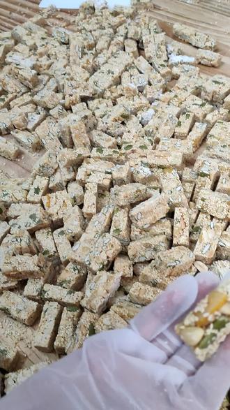 低糖橙皮咸白芝麻条酥糖
刚做好,松脆酥香。