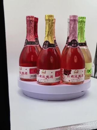 红曲玫瑰酒,一款香艳的酿造酒,红曲,鲜墨红玫瑰花,糯米的完美融合,没有科技与狠活,配料表:糯米,重瓣玫瑰,酿造红曲,水和良心!#花果酒