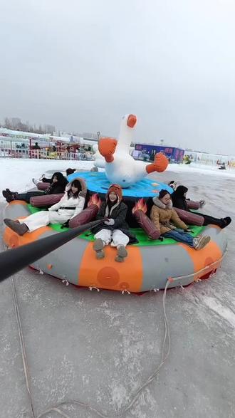 昌吉冰雪大世界晚上又冷又无聊是真的吗?#昌吉冰雪大世界自黑式打卡#乌鲁木齐冰雪游玩攻略#29.9逛冰雪大世界值不值#企鹅展区真相#昌吉周末去哪玩