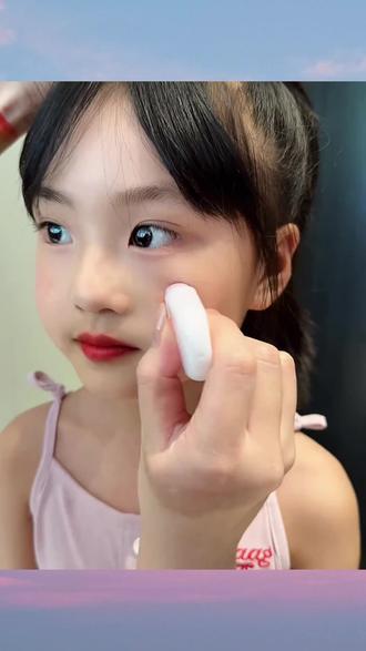 六一儿童节幼儿园运动会脸部彩绘笔面部颜料油彩涂鸦化妆彩虹棒#儿童可爱妆容教程 #彩绘彩妆 #女童化妆教程 #儿童简单化妆教程 #儿童精致妆容