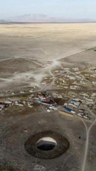 土耳其惊现700个巨大天坑