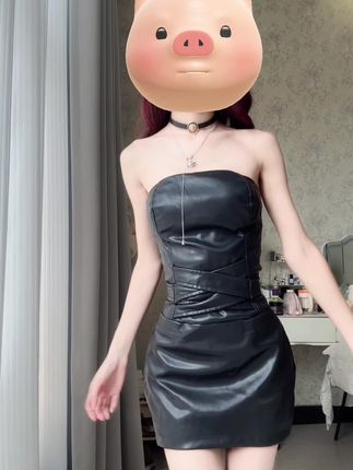 朋友圈发的什么东西 删了发爱我#辣妹挑战 #性感小蛮腰 #皮裙 #气质这一块拿捏死死的 #身材很哇塞