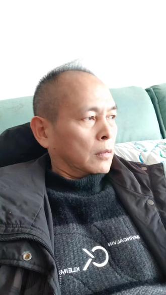 一到新年就提发财二字的话,从年头到年尾我看没几个人发,几乎全是欠债,命中只有三颗米,不饿死才怪,如果都发财了,这世界上就没有穷富之分了