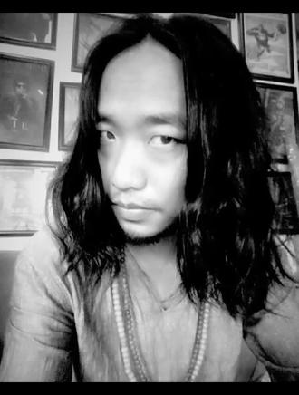 想当年那个朝气勃发的少年 整理了一下照片,十年光阴,白驹过隙……昔而立将至,瞬已不惑有一。
#剑来 #齐先生 #光阴似箭