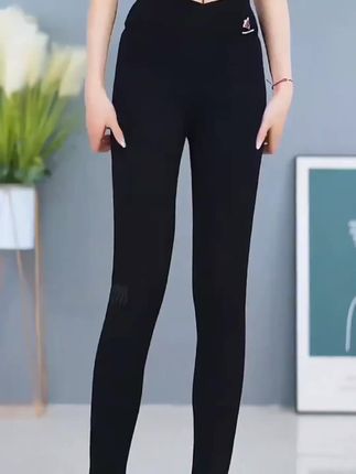 女羊毛保暖裤内外穿秋冬季加绒加厚棉裤东北特厚大码打底裤外穿 冬日里的温暖秘密,一条女羊毛保暖裤,内外皆可穿,显高显瘦,长腿立现。✨🧶 #面料柔软舒适 #女神必备单品#裤子穿搭 #不起球不勾丝 @巨量千川
