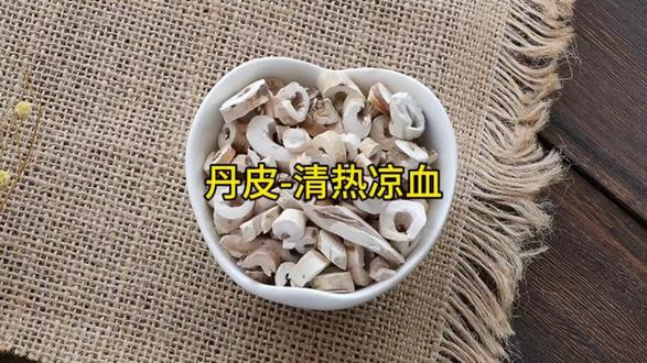 说说丹皮这味药 丹皮这味药,我一直觉得挺实用的。它能凉血退虚热,还能活血化瘀,清血热、除骨蒸的时候又不会伤正气,这点还挺难得的。
#丹皮 #退虚热 #骨蒸潮热 #血热长痘 #阴虚火旺