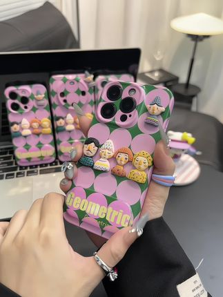 好可爱的立体小人偶支架手机壳吖!好朋友~送我一个 谢谢#爱了爱了 #仙女必备 #快分享给你的好友 #可爱手机壳
