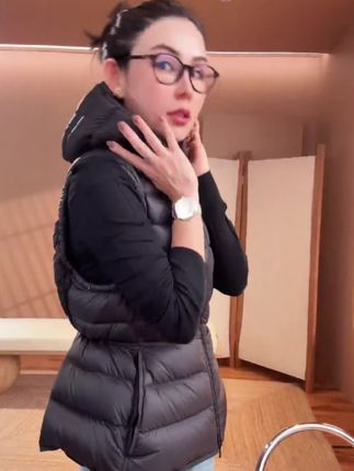 #第一批双11课代表来了 HDD- "轻盈锁温" 90白鸭绒 冬季女修身连帽气质羽绒服马甲 #时尚单品 #早秋姐感气质穿搭#早秋穿搭显贵法则#跟着金智秀拿捏时髦混搭风