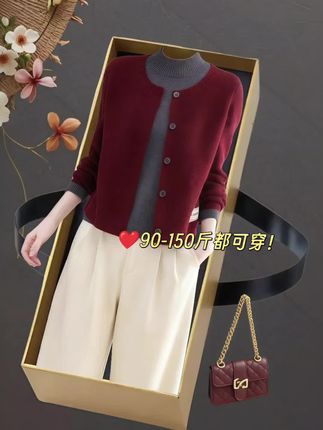 【春秋冬百搭|假两件针织羊毛衫,小香风时尚感拉满! 姐妹们,这款假两件针织羊毛衫,半高领设计保暖又显气质,短款版型利落百搭。拼色元素时尚吸睛,小香风风格精致优雅。羊毛材质厚实保暖,外穿内搭都很出彩。春秋冬三季可穿,轻松打造多种风格,无论是通勤还是休闲出街,都能让你在人群中尽显时尚品味,是衣橱里不可或缺的百搭单品~#秋冬穿搭 #时尚女装 #洋气减龄 #谁穿谁漂亮#穿出自信穿出美丽@DOU+小助手 @DOU+上热门 @巨量千川