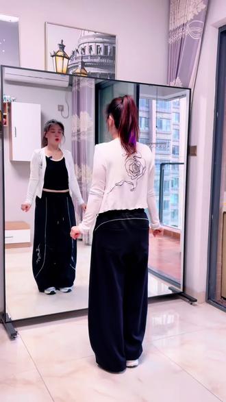 背面完整版请关注@楚楚舞蹈教学 我又想你了舞蹈背面完整版慢动作分解教学 广场舞详细教程#楚楚舞蹈教学 #我又想你了#广场舞教学 #舞蹈分解 @@抖音创作小助手 @抖音小助手 #上热门