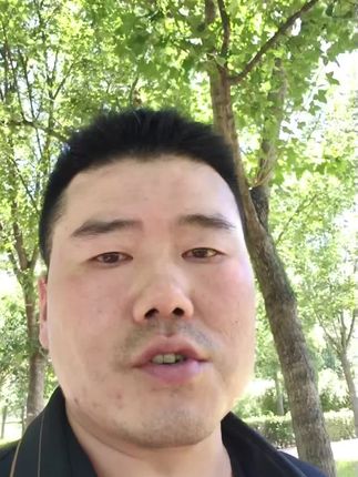 .到了夏天苍蝇真的很烦人,天气一热就带着病菌来肆虐我们的庭院和禽畜。今天分享的这款苍蝇药,只需兑水喷一喷,就能让苍蝇灭光光#苍蝇药#真实有效#养殖场#好物推荐#高温下的蚊子