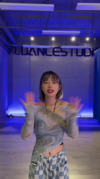 你有没有舞蹈疑问?
基本功?音乐?质感?发力?
这里 通通帮到你!!
感兴趣的 快来dd我
#yicke基本功#基本功#网课 #线上教学#舞蹈