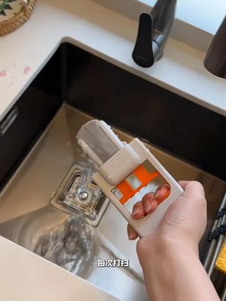 被我找到了这个#迷你海绵拖把 还是第一次见!好好用!单手就能操作不用洗抹布手都不用沾水!脏了清水冲一冲就干净!#免手洗拖把 #迷你小拖把