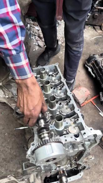 双顶置凸轮轴,内燃机配气系统的关键所在#修车那点事 #修车我是认真的 #记录修车日常 #机械之美 #技术活儿一般人来不了