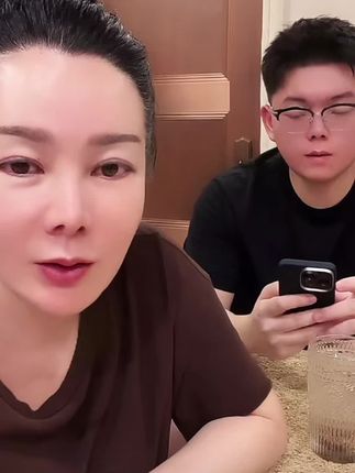 #万般微颜 杨大款以前真叛逆