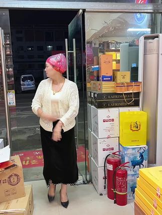 老支真是太有才了,出去一会还给我拉业务,有酒的赶紧出#婆媳 #原创视频 #记录生活