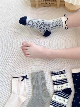 儿童袜推荐#新款儿童袜#公主袜#蝴蝶结袜#花边蝴蝶袜#女童袜 新款女童袜子春秋森系藏青碎花中筒袜日系花边蝴蝶结公主袜儿童袜
