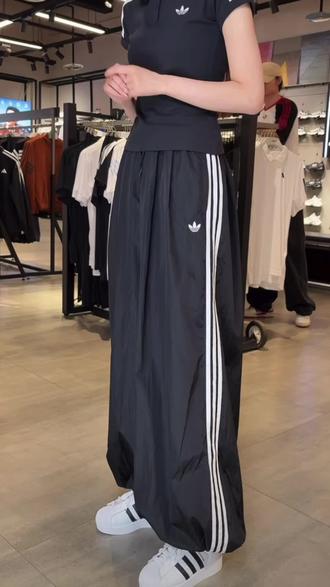 #早春姐感穿搭 @DOU+上热门 @DOU+好生意 @DOU+小助手 @抖音创作小助手 阿迪达斯 (adidas)BALLOON TP时尚休闲长裤KY5052#裤子分享 #裤子穿搭 #裤子百搭 #爆款热卖中