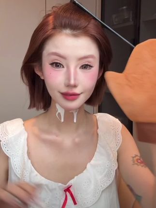 后悔没早点发现这款植绒手套!涂身体乳、素颜霜、 SPA乳液、擦脸油都不用担心弄湿手了,而且还能防黑!用起来超方便,几秒钟就能涂抹完胳膊和腿,赞!简直是懒人必备#身体乳涂抹手套#女生必备#仙女必备#懒人必备神器#一白遮百丑