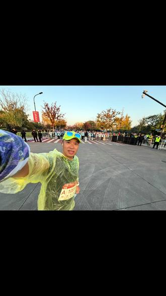 比牛马更早的,是跑马.#义乌半程马拉松