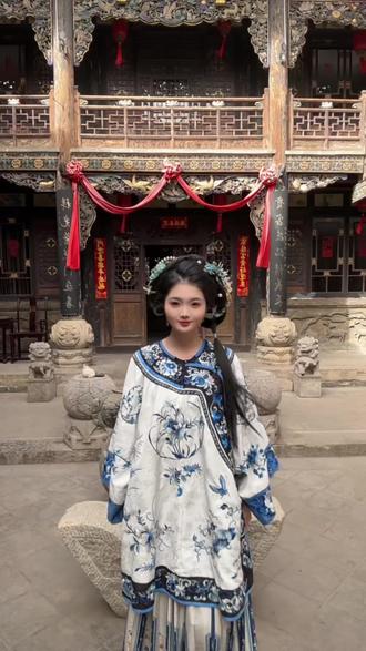 山对山来崖对崖 蜜蜂采花深山里来#抖音热门舞蹈挑战 #弥渡山歌 #卡点舞 #手势舞#新年