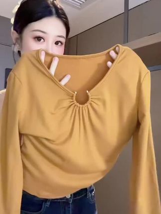 强烈推荐高弹轻奢时尚小衫#强烈推荐 #高级感穿搭 #女装穿搭 #显瘦搭配 #穿搭分享