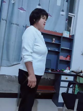 自己怎么开心怎么过。娱乐一下开心就好。上班娱乐两不误开心最重要。