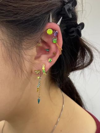 这个地方的印记,是我写给世界最安静的战书。#华子耳钉 #耳洞 #耳轮钉 #恶魔钉 #穿孔