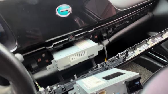 埃安s炫530炫630魅530魅630检查网络
不用白跑去4s店被忽悠花好几千更换主机,无需原车主账号,无需充值流量,无需拆开邮寄主机,直接给你视频教程在自己车上操作即可,不用拆机,直接屏幕操作,跳过检查界面直接进入主页
埃安s530埃安s580中控屏幕设置网络问题
快速解決埃安s炫530炫630魅530魅630等等同款屏幕,主机恢复出厂设置后出现检查网络,无法进入主页,所有东西不能操作问题,仅需要一部手机联系,远程指导,自己在车上操作即可,3分钟搞定,无需
邮寄主机,无需原车主账号,无需充值流量,需要的私信我#炫630请检查网络#炫530请检查网络#魅530#魅630请检查网络#埃安s请检查网络#埃安s恢复出厂设置问题